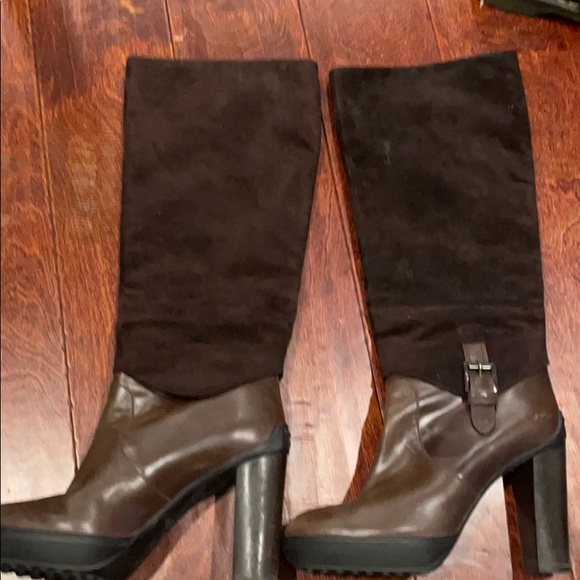 Tod’s Suede Knee-High Boots - Picture 2 of 3